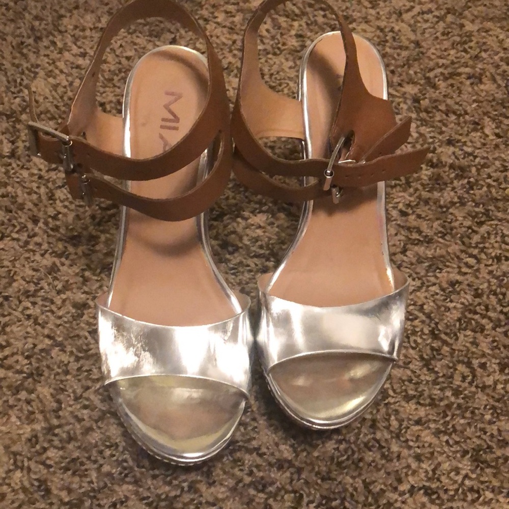 🖤4 for 25 silver and faux leather wedges